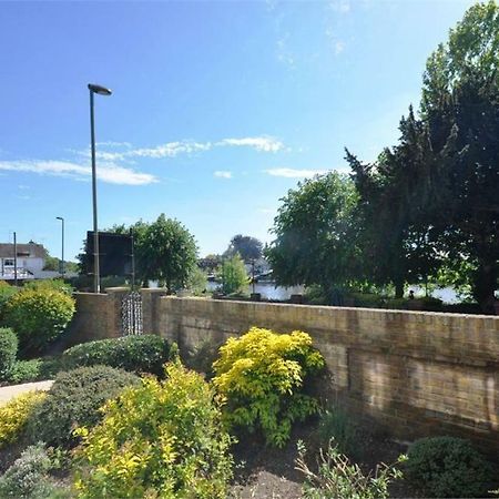 Thames View Apartments Staines-upon-Thames Extérieur photo