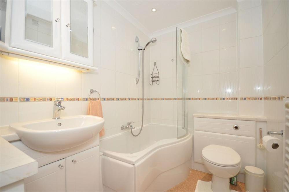 Thames View Apartments Staines-upon-Thames Extérieur photo