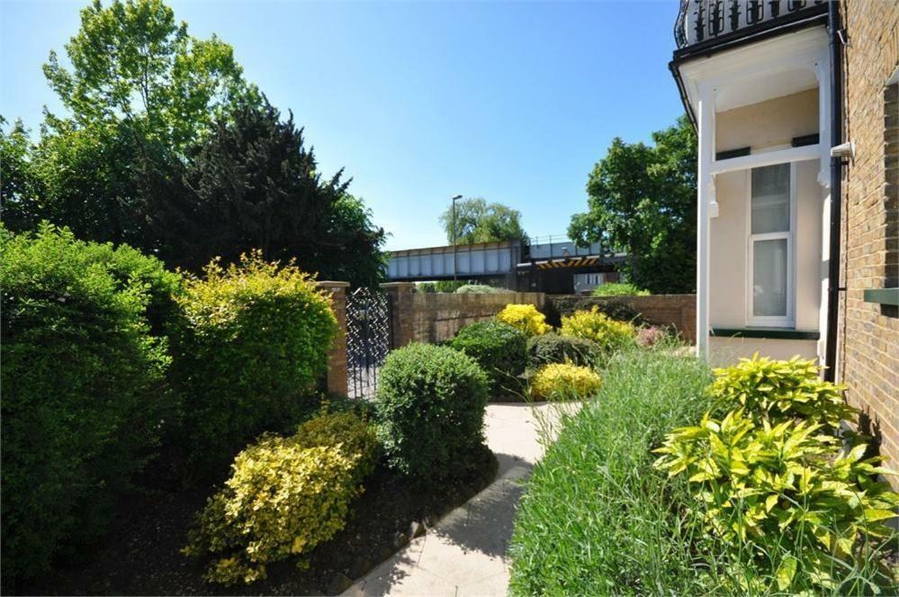 Thames View Apartments Staines-upon-Thames Extérieur photo